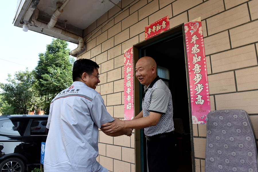 慰問(wèn)軍屬龔有清.jpg
