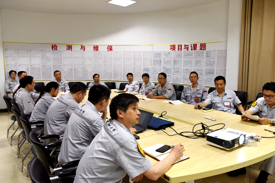 C:\Users\liangxq\Desktop\“三個(gè)報(bào)告”剛露面，鍛造廠員工為何討論的既熱烈又激烈？\鍛造廠分組討論公司黨代會(huì)報(bào)告現(xiàn)場7.jpg